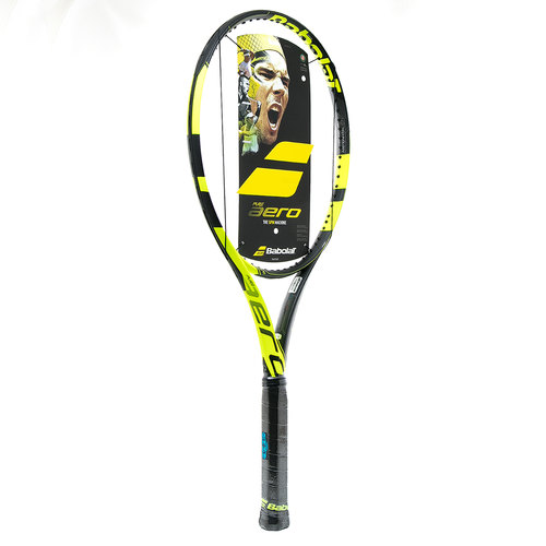 Raqueta Babolat color amarillo con detalles en color girs y mango blanco